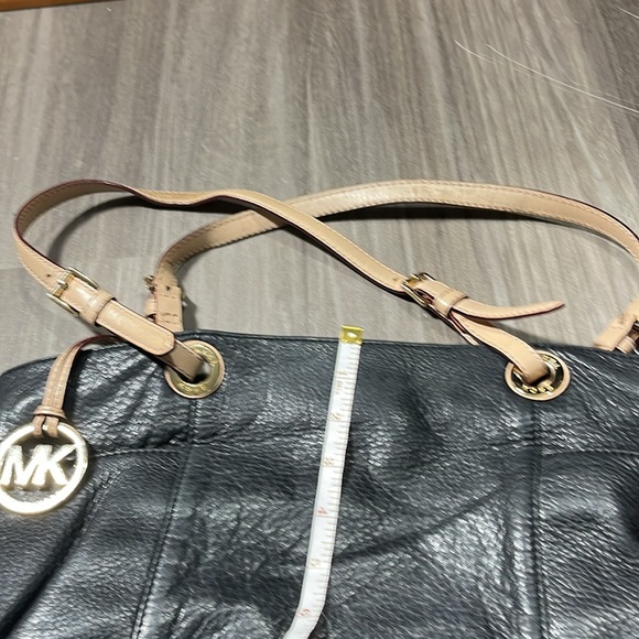 Micheal Kors black leather brand shoulder bag - Picture 10 of 10